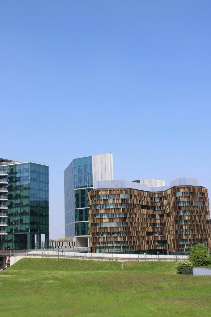 Il 2025 rivoluziona il mercato immobiliare con innovazioni digitali, sostenibilità e nuovi modelli abitativi. Scopri i trend che stanno cambiando il settore.